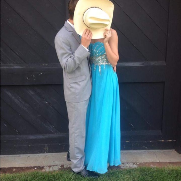 Prom dress - Picture 1 of 16